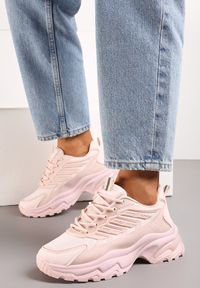 Renee - Różowe Sneakersy na Niskiej Platformie z Ozdobnymi Wstawkami na Cholewce Amrogia. Kolor: różowy. Szerokość cholewki: normalna. Obcas: na platformie #6