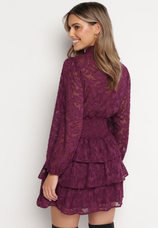 Born2be - Fioletowa Taliowana Sukienka Mini Koronkowa z Falbankami Ciluna. Okazja: na co dzień. Typ kołnierza: kołnierz z falbankami. Kolor: fioletowy. Materiał: koronka. Wzór: aplikacja. Styl: casual, klasyczny, elegancki. Długość: mini