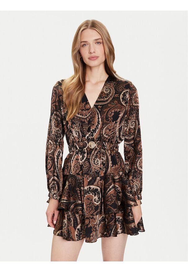 Guess Sukienka codzienna W5BK53 W2770 Brązowy Regular Fit. Okazja: na co dzień. Kolor: brązowy. Materiał: syntetyk. Typ sukienki: proste. Styl: casual