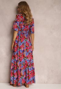 Renee - Fuksjowa Sukienka z Wiskozy Lylian. Kolor: różowy. Materiał: wiskoza. Wzór: aplikacja, kwiaty. Sezon: lato. Typ sukienki: kopertowe. Styl: retro, elegancki. Długość: maxi #3