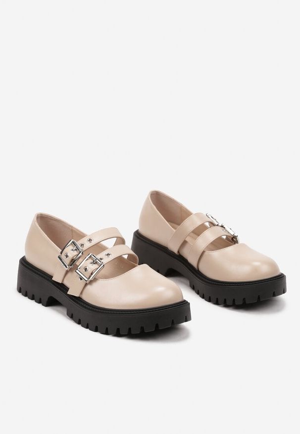 Renee - Beżowe Półbuty Typu Loafersy w Stylu Grugne'owym na Masywnej Podeszwie Iriliati. Okazja: na co dzień. Kolor: beżowy. Wzór: aplikacja. Styl: elegancki, casual