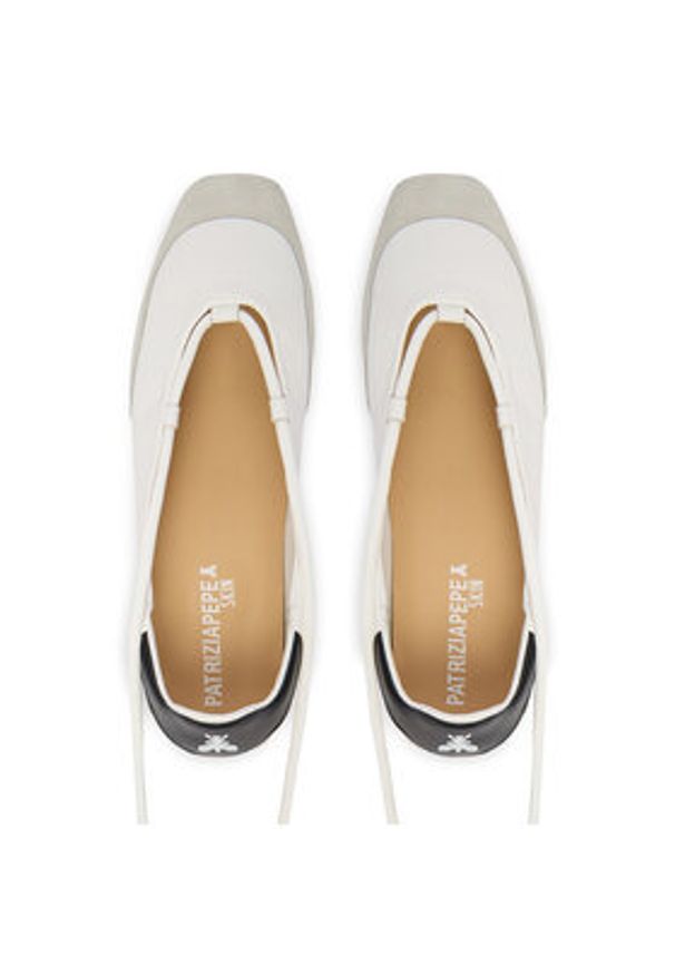 Patrizia Pepe Baleriny 8Z0123/L150-W101 Biały. Kolor: biały. Materiał: skóra