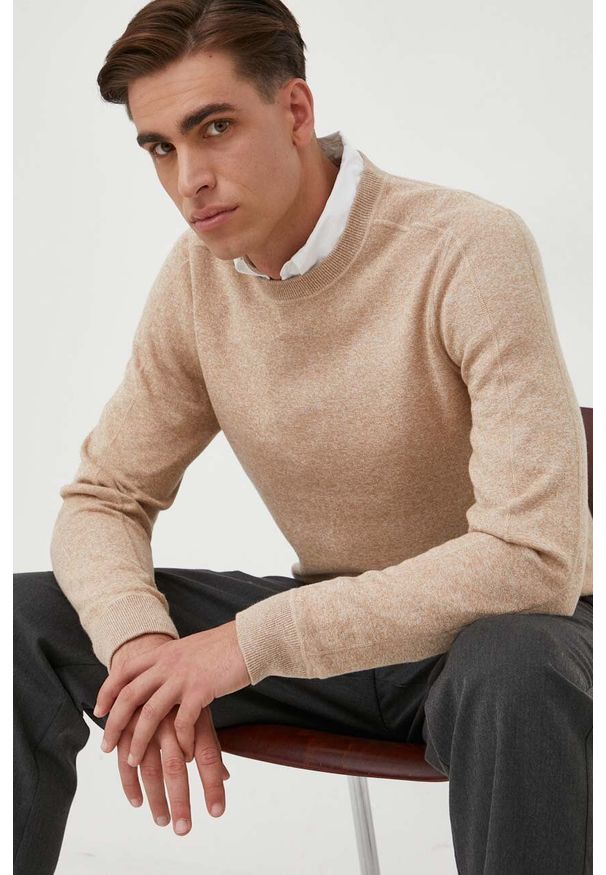 BOSS sweter z domieszką wełny kolor beżowy. Kolor: beżowy. Materiał: wełna