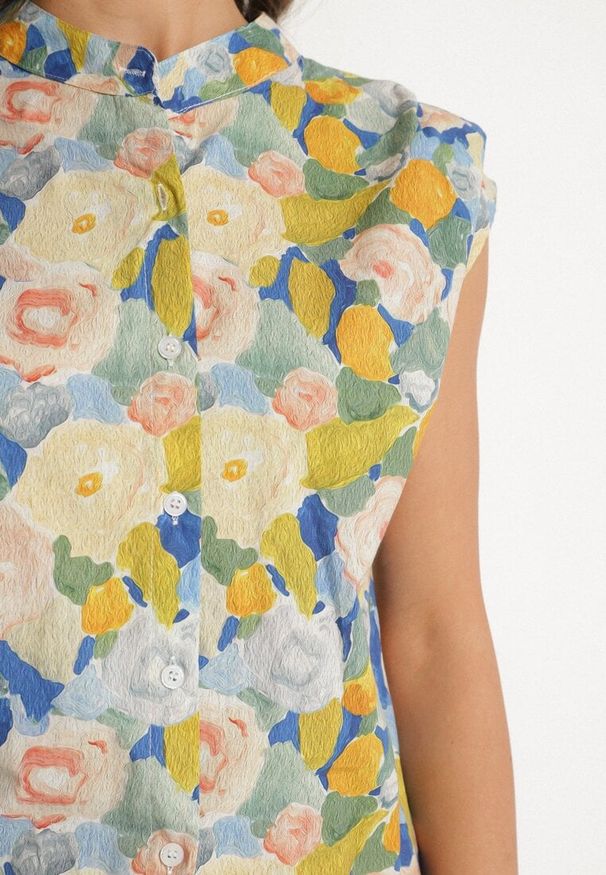 Born2be - Niebiesko-Żółta Bawełniana Koszula z Kwiatowym Wzorem Natiana. Okazja: na co dzień. Kolor: niebieski. Materiał: bawełna. Wzór: kwiaty. Styl: casual