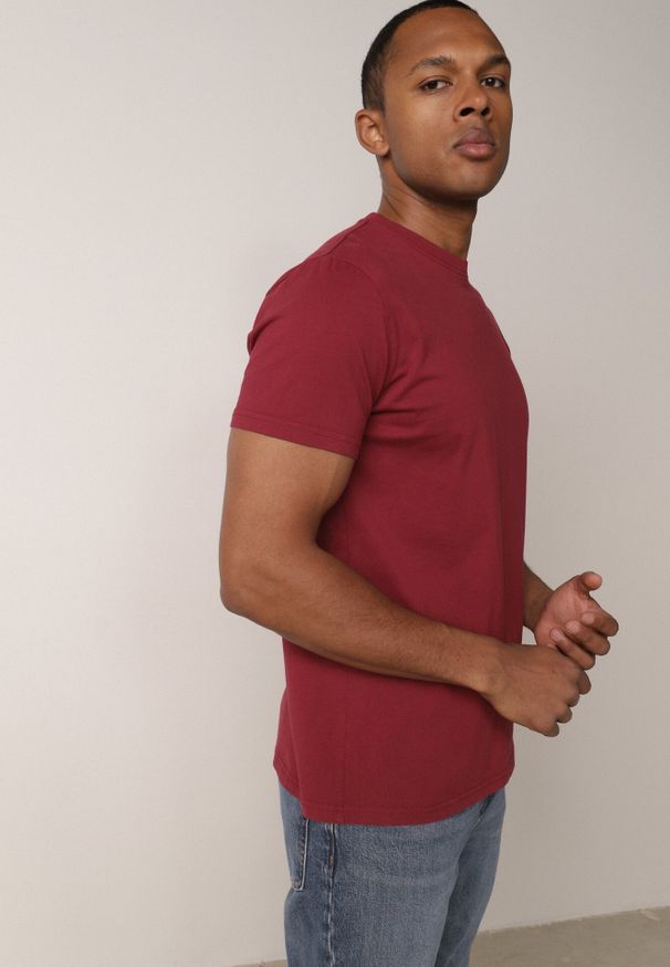 Born2be - Bordowa Gładka Koszulka T-shirt z Bawełny o Prostym Kroju Sarusa. Okazja: na co dzień, na randkę. Kolor: czerwony. Materiał: bawełna. Wzór: gładki. Styl: casual, klasyczny