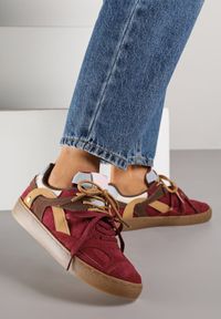 Renee - Bordowe Sneakersy Kultowe Tenisówki z Podwójnymi Sznurówkami Luvitta. Okazja: na co dzień, na spacer. Kolor: czerwony. Materiał: satyna, skóra. Sport: bieganie, turystyka piesza