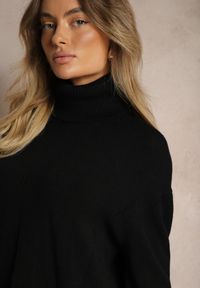 Renee - Czarny Golf o Fasonie Klasycznego Swetra z Domieszką Kaszmiru Rorilaine. Okazja: na co dzień. Typ kołnierza: golf. Kolor: czarny. Materiał: kaszmir. Długość rękawa: długi rękaw. Długość: długie. Wzór: aplikacja. Styl: klasyczny