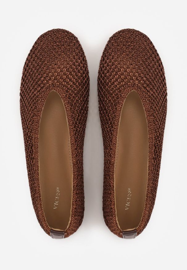 Renee - Brązowe Balerinki VICES z Plecioną Cholewką Mahala. Okazja: na co dzień. Kolor: brązowy. Szerokość cholewki: normalna. Styl: boho, casual, elegancki