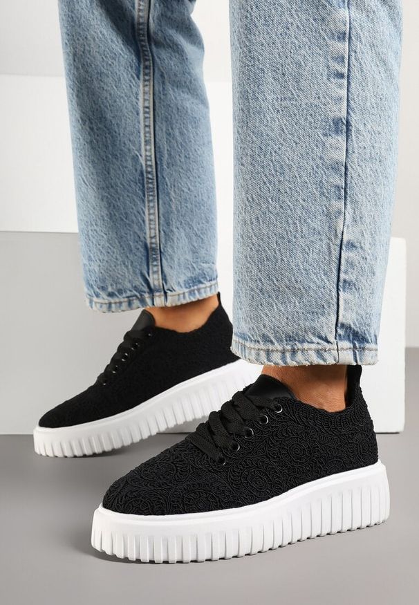 Renee - Czarne Ażurowe Sneakersy na Platformie Ellisara. Kolor: czarny. Wzór: ażurowy. Sezon: lato. Obcas: na platformie