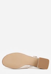 Born2be - Beżowe Sandały na Niskim Słupku z Odkrytym Noskiem i Skórzaną Wkładką Selestalise. Okazja: na spotkanie biznesowe, do pracy. Zapięcie: klamry. Kolor: beżowy. Materiał: skóra. Obcas: na słupku. Styl: biznesowy #9