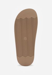 Born2be - Ciemnobeżowe Klapki Typu Japonki z Metaliczną Ozdobą Samrina. Okazja: na co dzień. Kolor: beżowy. Materiał: jeans, koronka. Wzór: aplikacja. Sezon: lato. Styl: casual #3