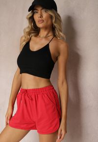 Renee - Czerwone Szorty Dresowe z Dodatkiem Bawełny High Waist Florazen. Okazja: na co dzień. Stan: podwyższony. Kolor: czerwony. Materiał: dresówka, bawełna. Długość: krótkie. Styl: elegancki, casual, sportowy