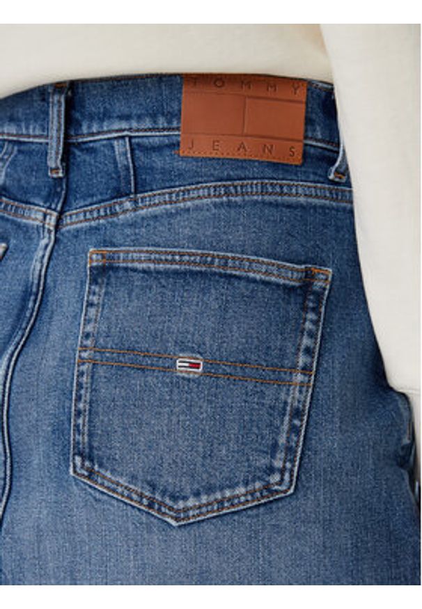 Tommy Jeans Spódnica jeansowa DW0DW20136 Niebieski Mom Fit. Kolor: niebieski. Materiał: bawełna