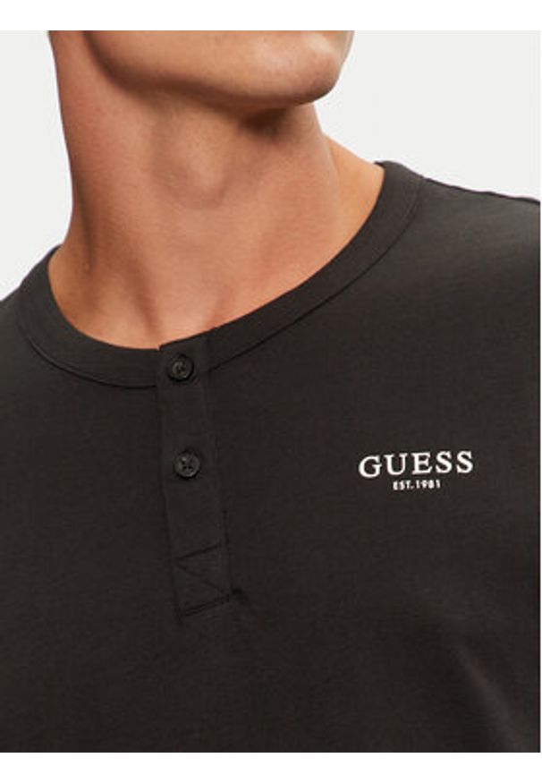 Guess Koszulka piżamowa U4YP30 KCAM1 Czarny Regular Fit. Kolor: czarny. Materiał: bawełna