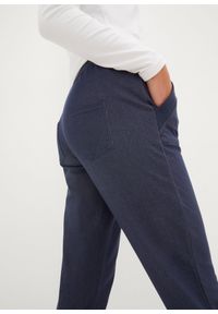 bonprix - Spodnie dresowe 7/8 w optyce dżinsowych. Kolor: niebieski #2