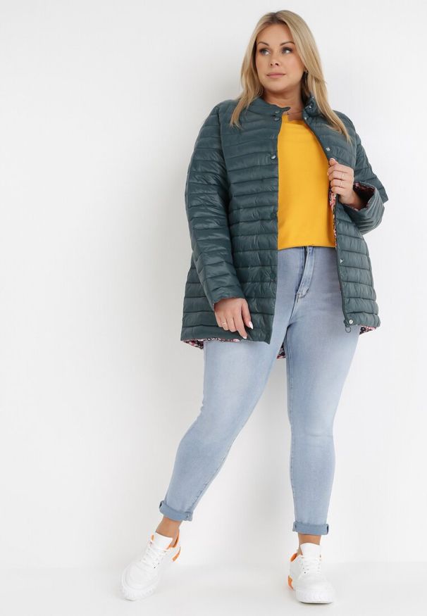 Born2be - Ciemnozielona Kurtka Elanassa. Typ kołnierza: kołnierzyk stójkowy. Kolekcja: plus size. Kolor: zielony