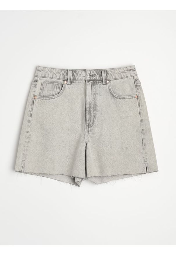 Sinsay - Jeansowe bermudy z rozcięciem na nogawce - szary. Kolor: szary. Materiał: jeans