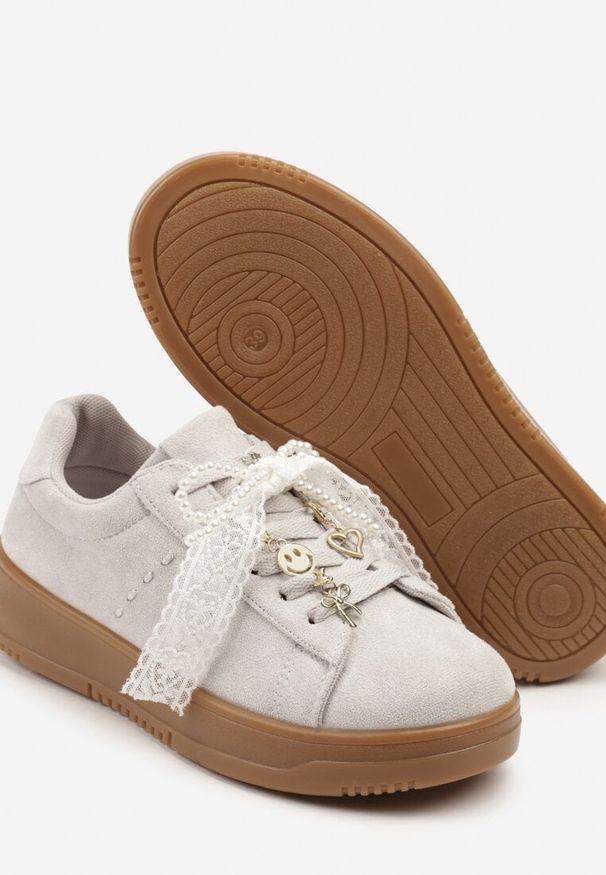 Born2be - Szare Sneakersy na Grubej Podeszwie z Ozdobnymi Kokardkami Divelia. Okazja: na co dzień. Kolor: szary. Materiał: jeans. Wzór: aplikacja. Sezon: lato