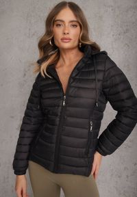 Renee - Czarna Pikowana Kurtka Przejściowa z Kapturem z Możliwością Odpięcia Feziel. Typ kołnierza: kaptur. Kolor: czarny. Materiał: jeans. Styl: elegancki #5