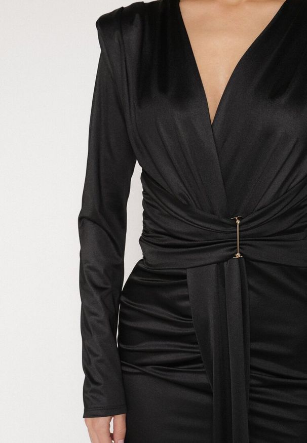 Born2be - Czarna Elegancka Sukienka z Trenem i Rozcięciem Atissa. Okazja: na imprezę. Kolor: czarny. Wzór: aplikacja. Styl: elegancki