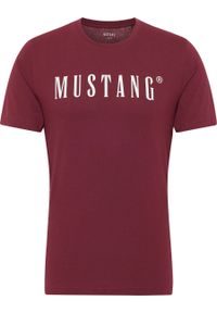 Mustang - MUSTANG STYLE ALEX C LOGO TEE MĘSKI T-SHIRT KOSZULKA NADRUK ZINFANDEL 1013221 7184. Długość rękawa: krótki rękaw. Długość: krótkie. Wzór: nadruk #7