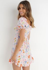 Born2be - Różowa Sukienka Chihelle. Kolor: różowy. Materiał: tkanina. Wzór: aplikacja, kwiaty. Typ sukienki: dopasowane. Długość: mini #3