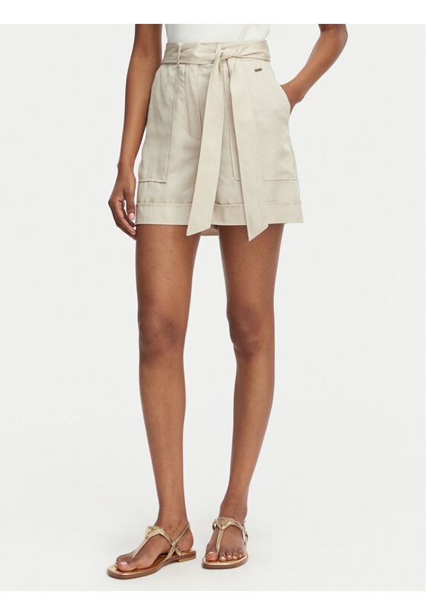 Guess Szorty materiałowe W5GD1R WG4C2 Beżowy jasny Regular Fit. Kolor: beżowy. Materiał: lyocell