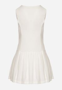 Born2be - Biała Sukienka z Plisowanym Dołem Tunelia. Okazja: na co dzień. Kolor: biały. Styl: klasyczny, elegancki, casual