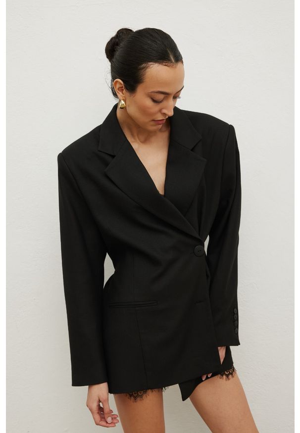 Marsala - Klasyczna marynarka w kolorze BLACK- GRACE-M/L. Materiał: poliester, wiskoza, tkanina. Wzór: gładki. Styl: klasyczny