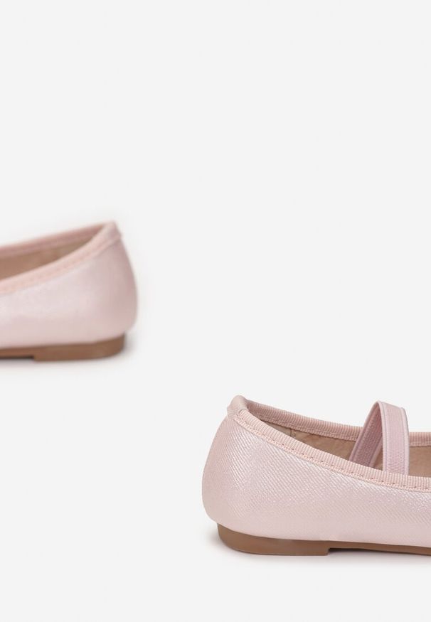 Born2be - Różowe Balerinki Nikanassa. Okazja: na co dzień. Nosek buta: okrągły. Zapięcie: pasek. Kolor: różowy. Styl: casual, elegancki