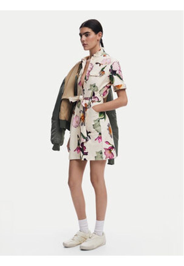 Desigual Sukienka koszulowa Monicawhite 25SWVW13 Écru Regular Fit. Materiał: bawełna. Typ sukienki: koszulowe