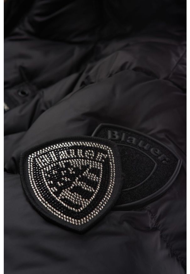 Blauer USA - BLAUER Czarny damski płaszcz Lena Raincoat Long Jackets. Kolor: czarny. Materiał: poliamid, puch. Długość rękawa: długi rękaw. Długość: długie. Styl: elegancki