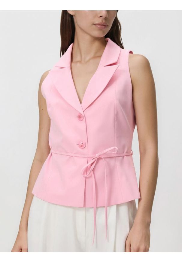 Reserved - Kamizelka z wiązaniem w talii - różowy. Kolor: różowy. Materiał: wiskoza, tkanina