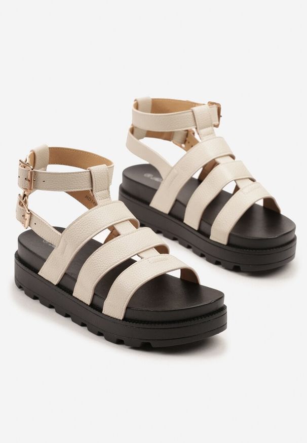 Born2be - Beżowe Sandały na Platformie ze Sprzączkami Clariola. Okazja: na co dzień. Zapięcie: sprzączka. Kolor: beżowy. Sezon: lato. Obcas: na platformie. Styl: elegancki, casual