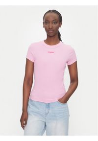 Tommy Jeans T-Shirt Script Label DW0DW21402 Różowy Slim Fit. Kolor: różowy. Materiał: bawełna