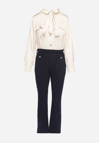 Born2be - Granatowo-Beżowy Elegancki Kombinezon z Koszulową Górą z Wiązaniem i Ozdobnymi Guzikami Noriti. Okazja: na co dzień, na spotkanie biznesowe, do pracy. Kolor: niebieski. Materiał: skóra. Długość rękawa: długi rękaw. Długość: długie. Styl: elegancki #4