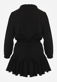 Born2be - Czarna Rozkloszowana Sukienka z Wiskozą Zdobiona Falbanami i Wiązaniem Lerienatia. Okazja: na co dzień. Kolor: czarny. Materiał: wiskoza. Wzór: aplikacja. Styl: casual, elegancki, klasyczny #4