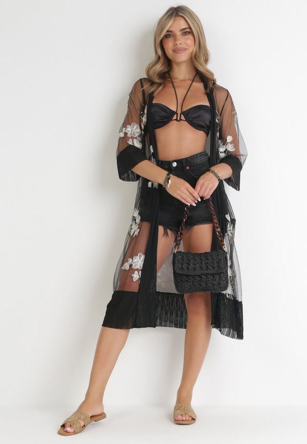 Born2be - Czarna Narzutka z Siateczki z Ozdobnym Haftem Arinthea. Kolor: czarny. Materiał: materiał. Wzór: haft. Sezon: wiosna, lato