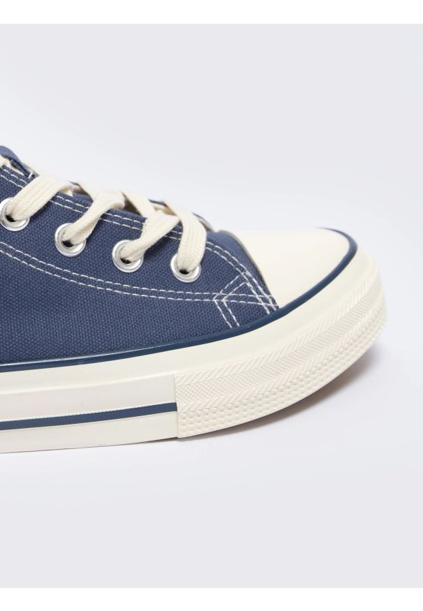 Big-Star - Trampki męskie wysokie niebieskie NN174527 401. Okazja: na spacer. Kolor: niebieski. Szerokość cholewki: normalna. Sezon: lato. Styl: rockowy, retro, klasyczny