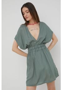 Roxy sukienka kolor zielony mini rozkloszowana. Kolor: zielony. Materiał: tkanina, materiał. Typ sukienki: rozkloszowane. Długość: mini