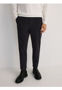 Reserved - Sztruksowe spodnie jogger - ciemnoszary. Kolor: szary. Materiał: sztruks #1