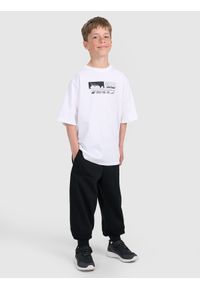 4f - 4F T-shirt oversize z nadrukiem chłopięcy - biały 146 (10-11 lat). Okazja: na co dzień. Kolor: biały. Materiał: jersey, bawełna, tkanina, materiał. Wzór: nadruk. Sezon: lato. Styl: sportowy, klasyczny, casual