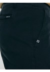 Big-Star - Szorty męskie granatowe Rosson 403. Okazja: na co dzień. Kolor: niebieski. Materiał: bawełna, elastan, tkanina. Sezon: lato. Styl: casual, klasyczny, elegancki #5