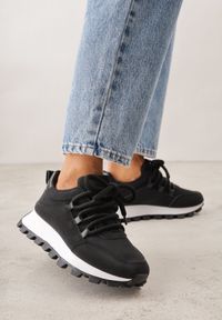 Born2be - Czarne Sneakersy na Grubej Tłoczonej Podeszwie Zerda. Okazja: na co dzień. Kolor: czarny. Materiał: jeans #1