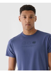 4f - 4F T-shirt regular z nadrukiem męski - granatowy XXL. Okazja: na co dzień. Kolor: niebieski. Materiał: dzianina, jersey, bawełna. Długość rękawa: krótki rękaw. Długość: krótkie. Wzór: nadruk. Styl: sportowy, klasyczny, casual #1