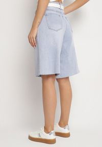 Born2be - Jasnoniebieskie Szorty Bawełniane Bermudy Jeansowe z Wyższym Stanem Tenacea. Okazja: na co dzień. Stan: podwyższony. Kolor: niebieski. Materiał: bawełna, jeans. Styl: elegancki, casual