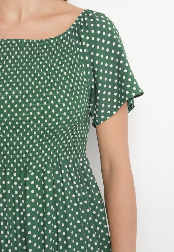 Born2be - Zielona Sukienka z Bawełny o Rozkloszowanym Kroju w Kropeczki Lisadrisa. Okazja: na co dzień, na imprezę. Kolor: zielony. Materiał: bawełna. Długość rękawa: krótki rękaw. Styl: elegancki, klasyczny, casual
