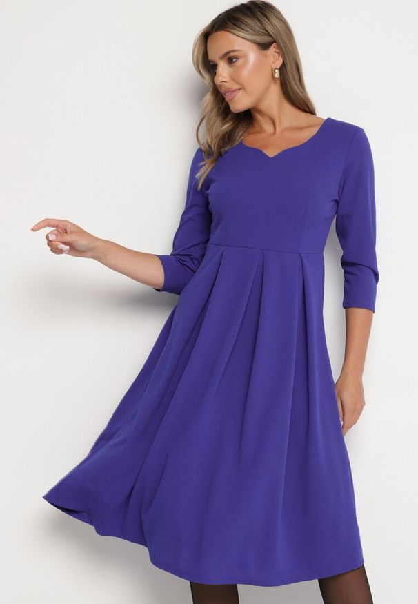 Born2be - Fioletowa Rozkloszowana Sukienka z Rękawem 3/4 Nomiel. Okazja: na spotkanie biznesowe, na co dzień. Typ kołnierza: dekolt w kształcie V. Kolor: fioletowy. Typ sukienki: rozkloszowane. Styl: elegancki, biznesowy, klasyczny, casual