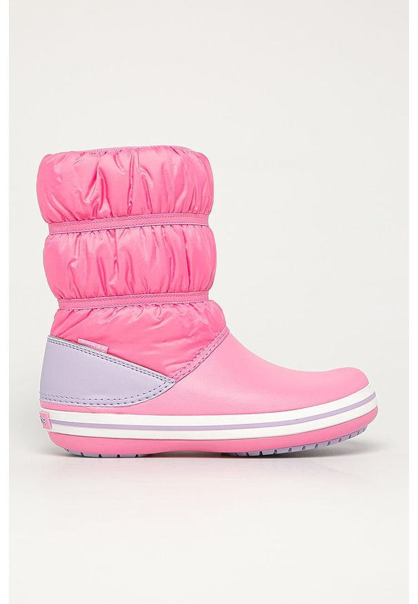Crocs - Śniegowce dziecięce. Nosek buta: okrągły. Kolor: różowy. Materiał: syntetyk, materiał, guma. Szerokość cholewki: normalna. Sezon: zima