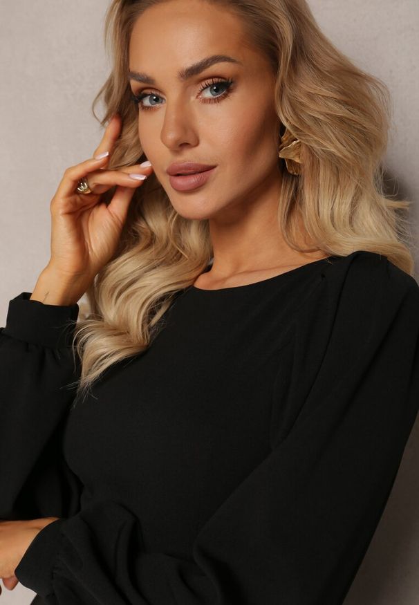 Renee - Czarna Sukienka Midi o Rozkloszowanym Fasonie z Bufiastymi Rękawami Amatya. Okazja: na spotkanie biznesowe, na co dzień. Kolor: czarny. Materiał: skóra. Typ sukienki: rozkloszowane, proste. Styl: elegancki, biznesowy, rockowy, casual. Długość: midi